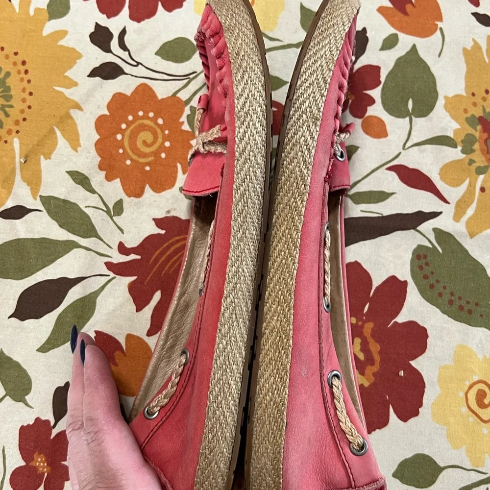 UGG Australia 1004111 Moccasin Espadrilles Boat Flats Slip On Women US 9.5 red.‎